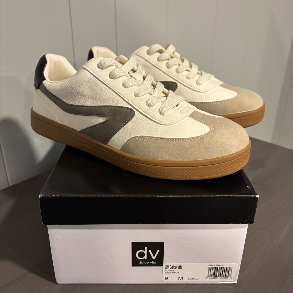 Dolce Vita Men's Cream and Gray Sneakers